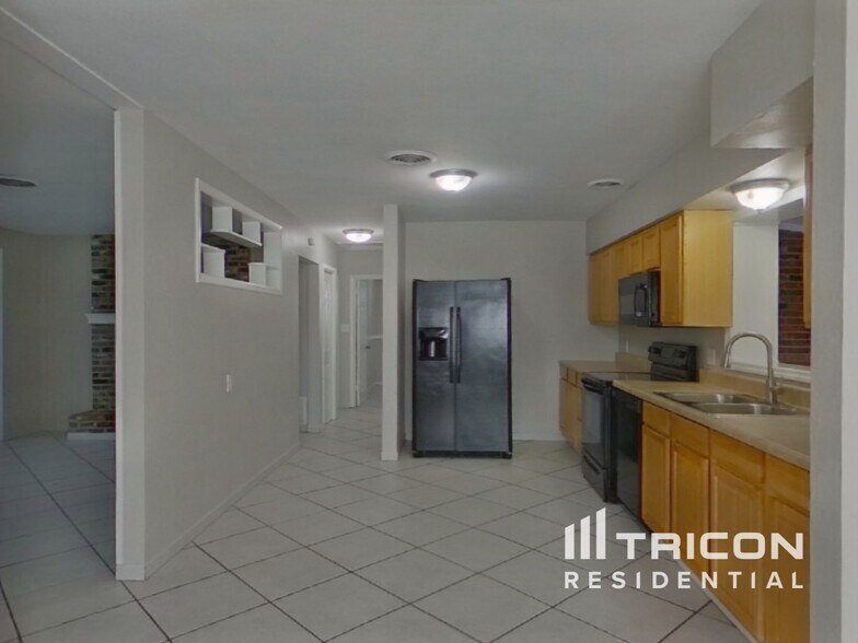 Building Photo - 2761 59th Ave N