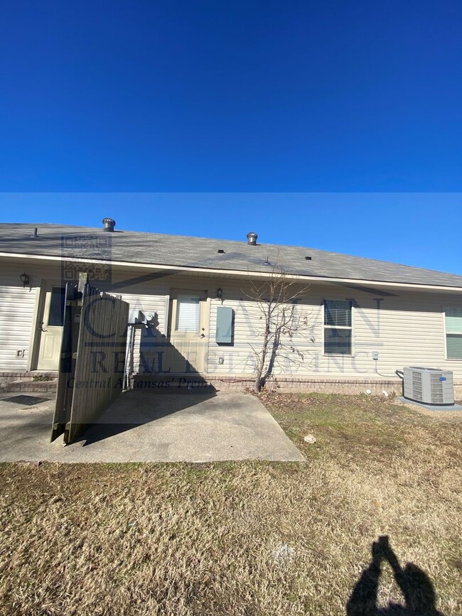 Building Photo - Updated 3 Bedroom in Jacksonville