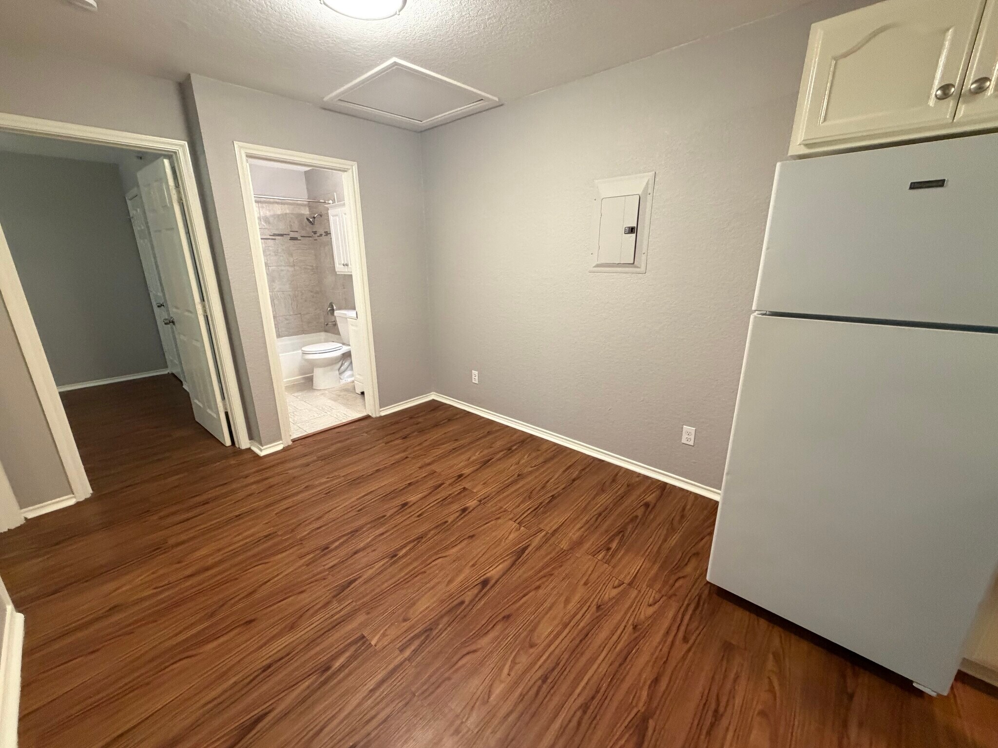 Building Photo - 11106 Bel Air Dr