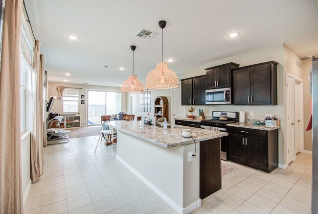 Building Photo - Lovely Single Family 4 bedroom for rent!