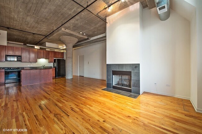 Building Photo - 758 N Larrabee St
