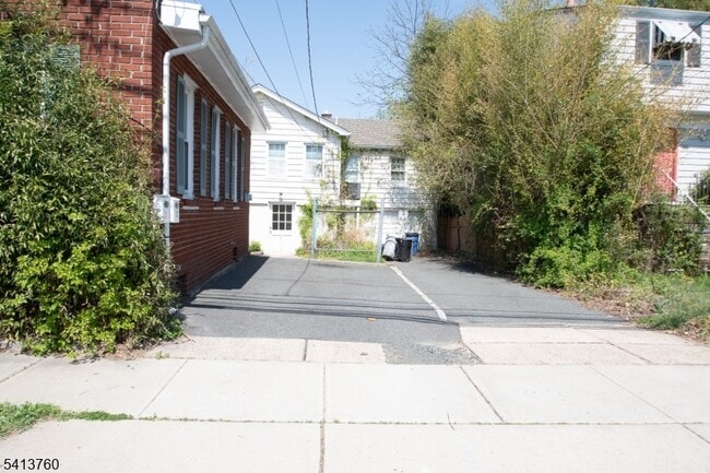 Building Photo - 214 Woodcliff Ave