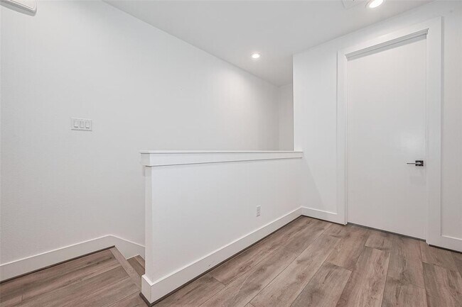 Building Photo - 3510 Hadley St