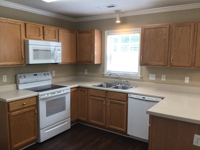 Building Photo - 423 Harvest Pine Road