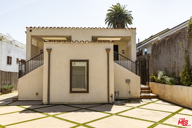 Building Photo - 501 Pier Ave