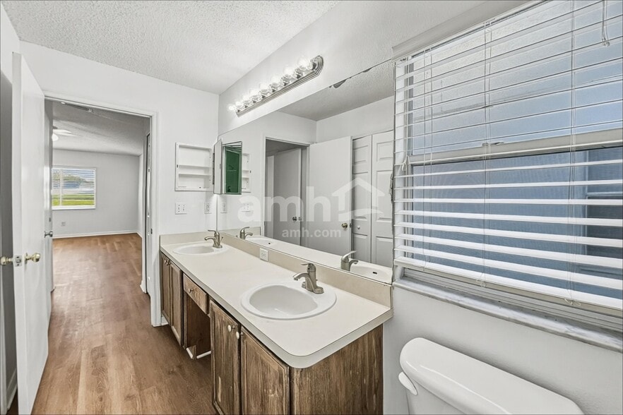 Building Photo - 11806 Brenford Crest Dr