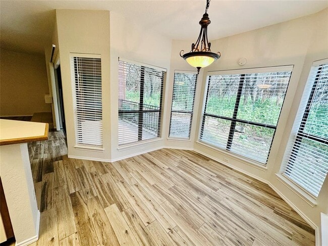 Building Photo - 4711 Spicewood Springs Rd
