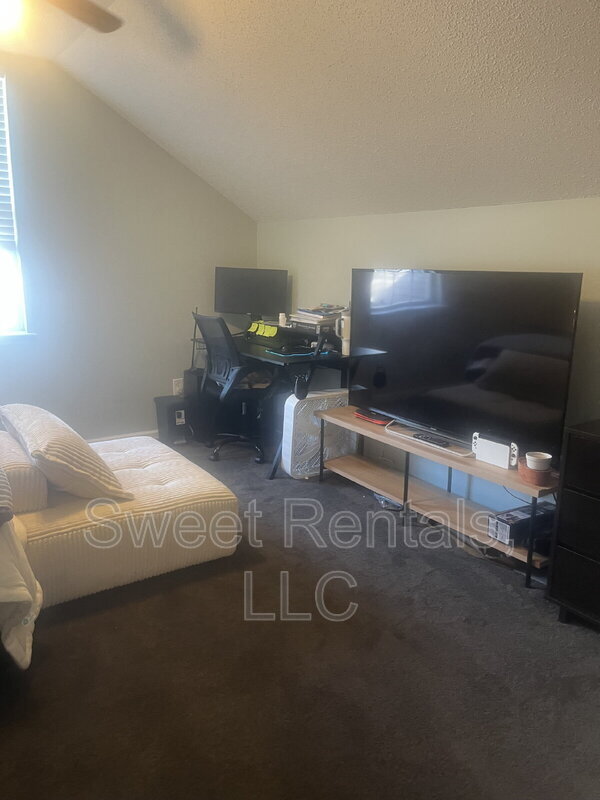 Building Photo - 343 Briarbend Rd