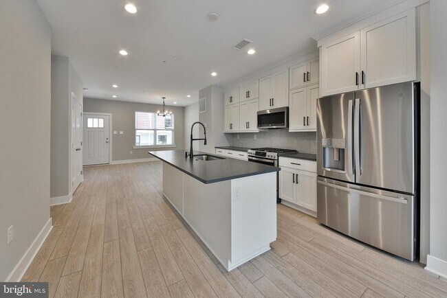 Building Photo - 328 Walnut St