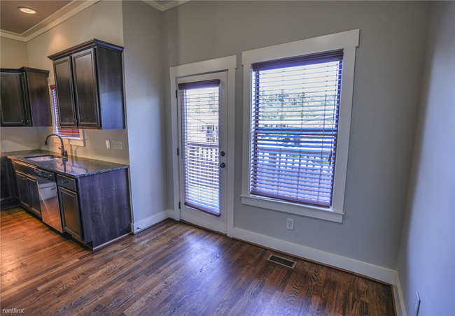 Building Photo - 3 br, 3.5 bath Townhome - 1304 Essex Manor...