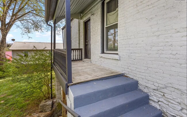 Building Photo - 306 E High St