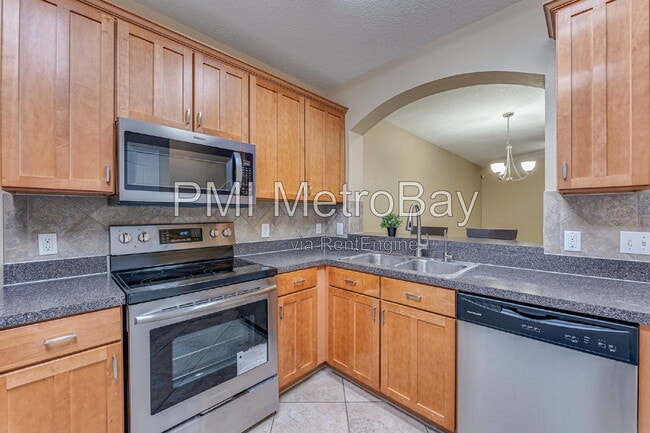 Building Photo - 15706 Fishhawk Falls Dr