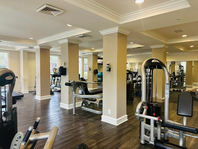 Building Photo - 533 NE 3rd Ave