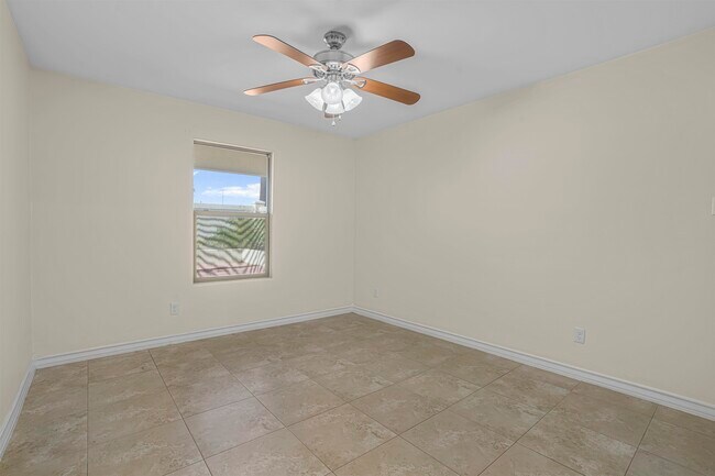 Building Photo - 902 La Rosita