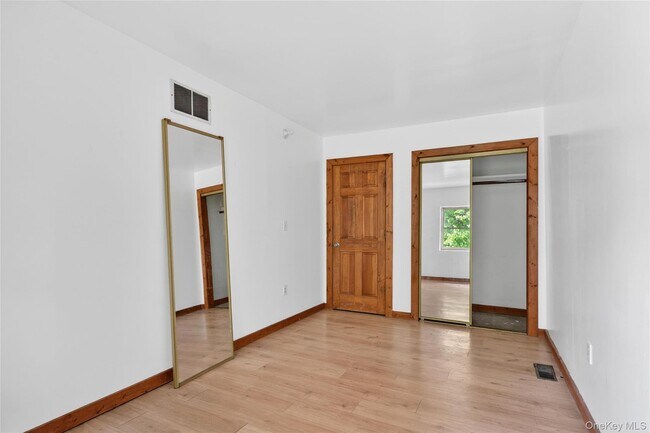 Building Photo - 79 Quaker Hill Rd