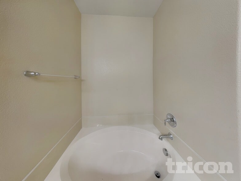 Building Photo - 214 Bob White Dr