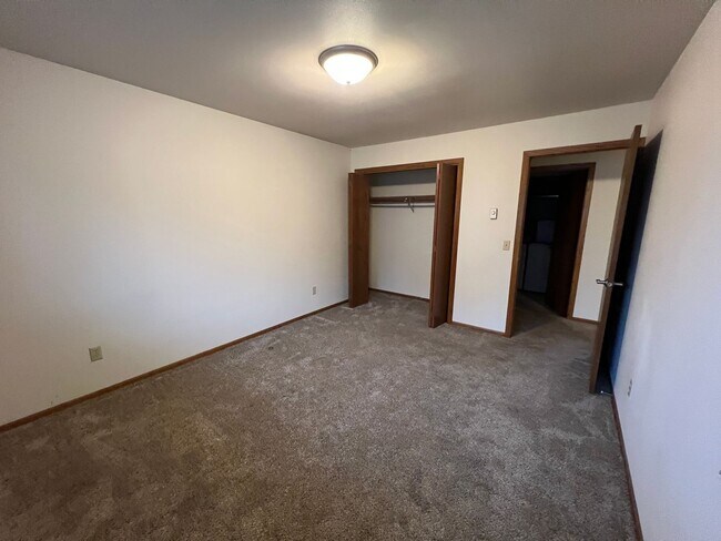 Building Photo - 632-638 S 44th Avenue