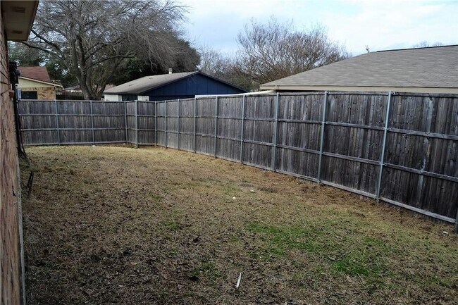 Building Photo - 2937 Emberwood Dr