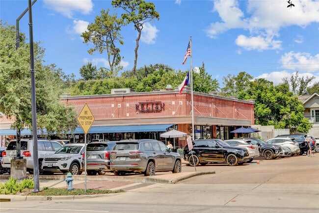 Building Photo - 2701 Westheimer Rd