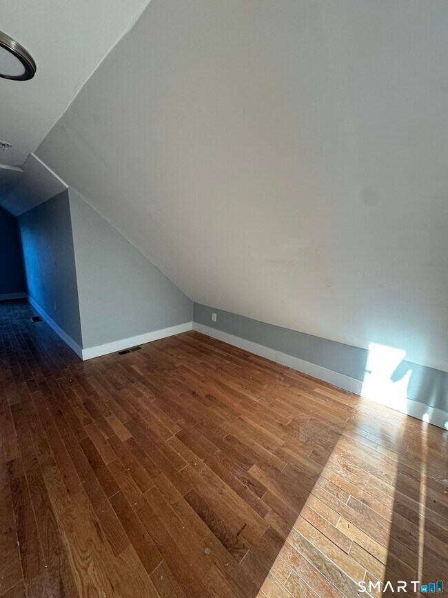 Building Photo - 52 Ann St