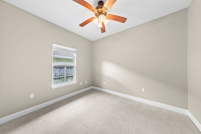 Building Photo - Modern Home in the Heart of Niceville!