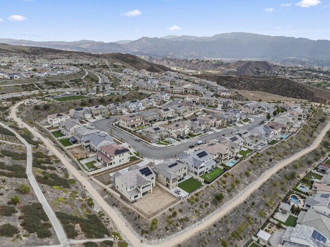 Building Photo - "Spacious Santa Clarita Sanctuary: 4-Bedro...
