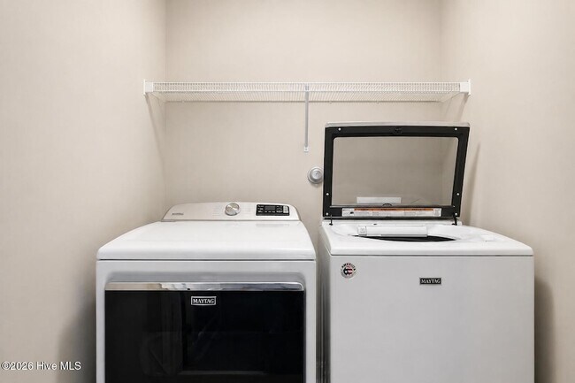 Building Photo - 553 Montego Ct