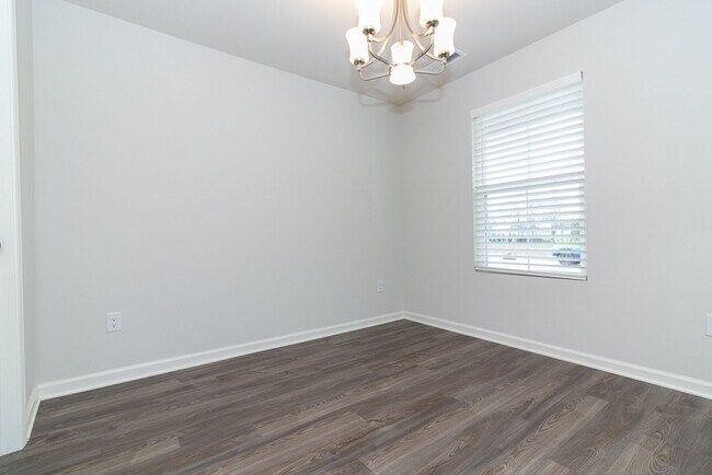 Building Photo - 104 Ashwood Ave