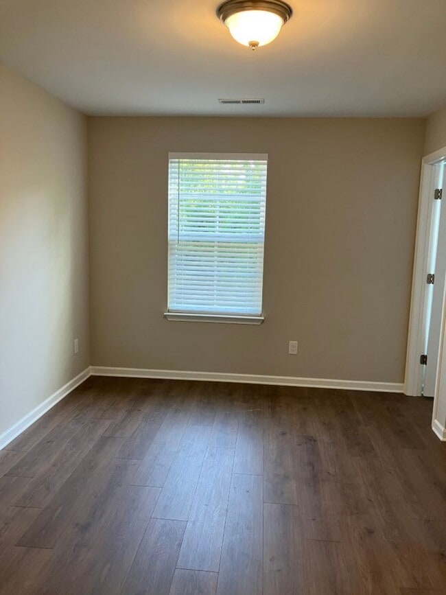 Building Photo - Nearly new and affordable in Columbia