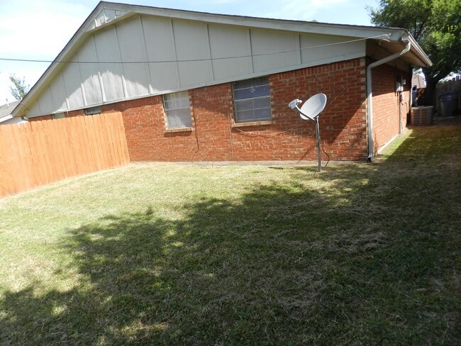 Building Photo - 4812 NW Motif Manor Blvd