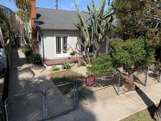 Building Photo - 847 Venezia Ave