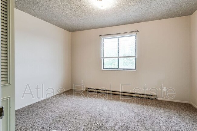 Building Photo - 32 Royal Crest Dr