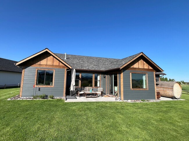 Building Photo - 4 Bedroom Home for Rent in West Bozeman! W...