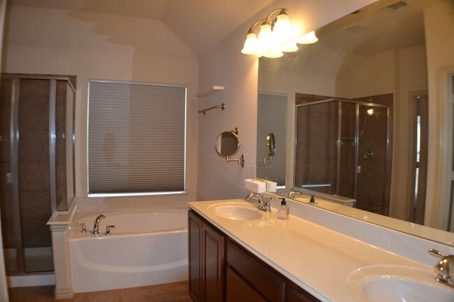 Building Photo - House for Lease in Lewisville