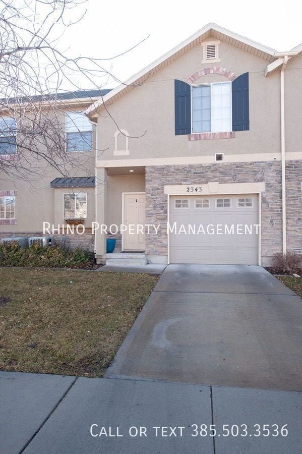 Building Photo - 2343 Adelaide Dr