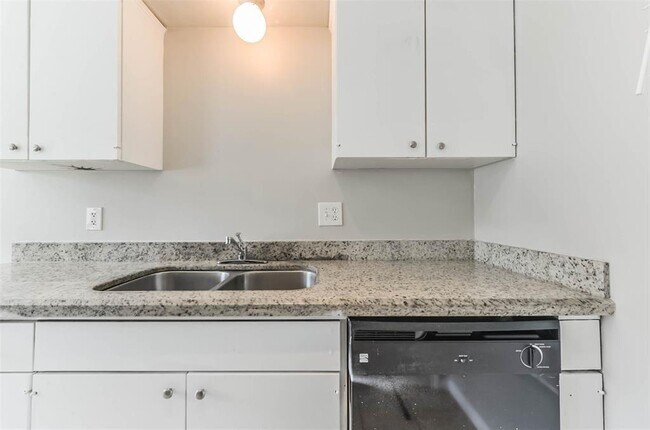 Building Photo - 5339 Castlecreek Ln