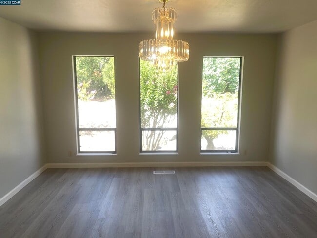 Building Photo - 971 Livorna Rd