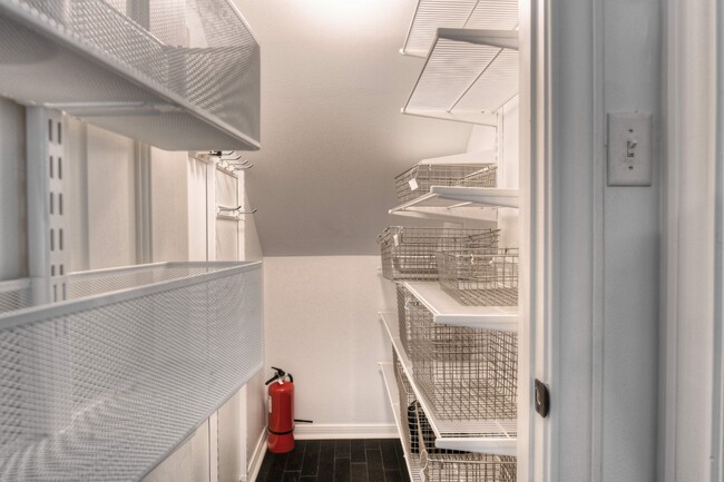 Building Photo - 5912 Auden St