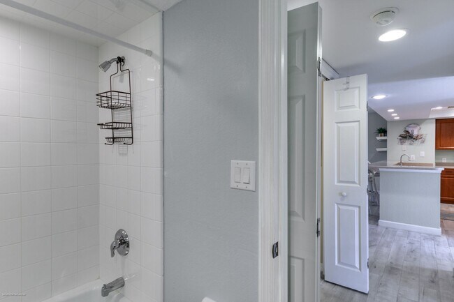 Building Photo - CLOSE DOWNTOWN PUNTA GORDA. GROUND FLOOR U...