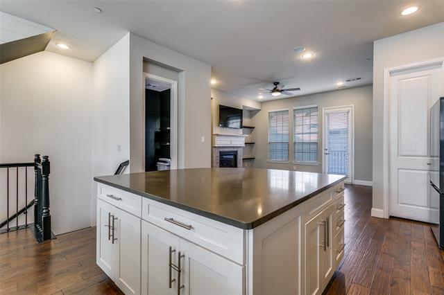 Building Photo - 515 W Royal Ln