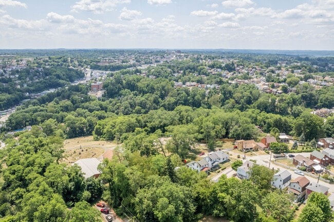 Building Photo - AVAILABLE AUGUST 1ST! STUNNING 3 BEDROOM IN BEECHVIEW!