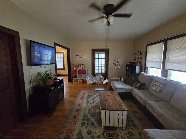 Building Photo - 3 Bedroom with garage and basement