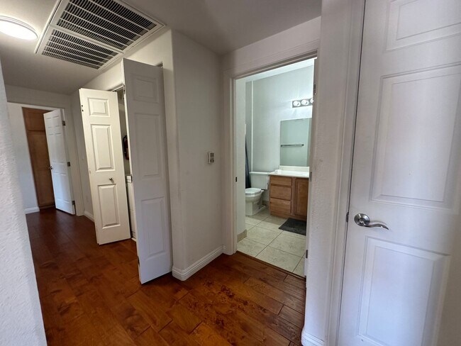 Building Photo - 2 bedroom Partially furnished Condo