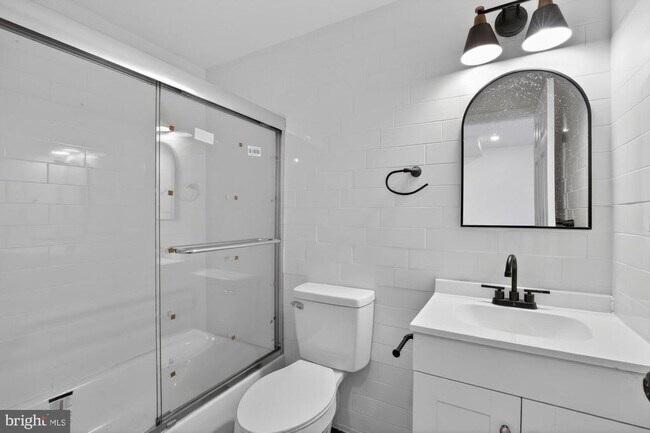 Building Photo - 712 N American St