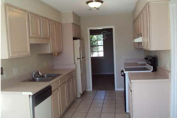 Building Photo - 12081 Longwood Dr