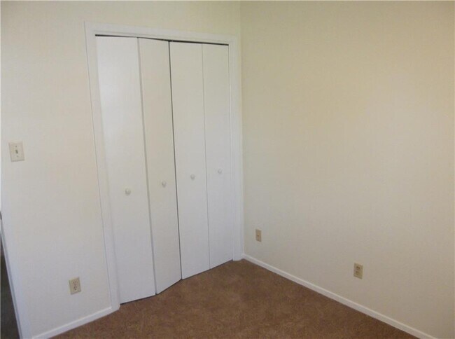 Building Photo - 2111 Falcon Hill Dr