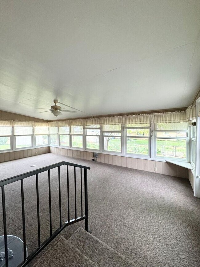 Building Photo - 4 Bedroom - 2 Bath Ranch Style Home with 2...