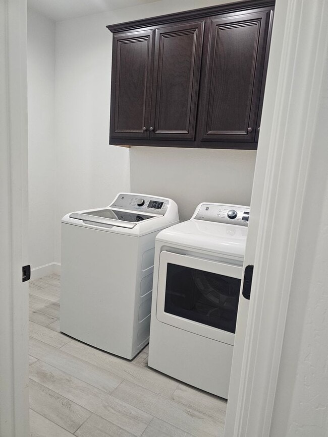 Building Photo - Beautiful Home in Gated Community