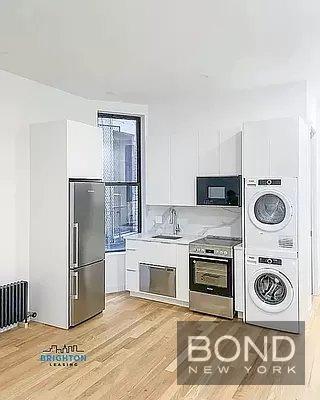 Primary Photo - 225 E 14th St
