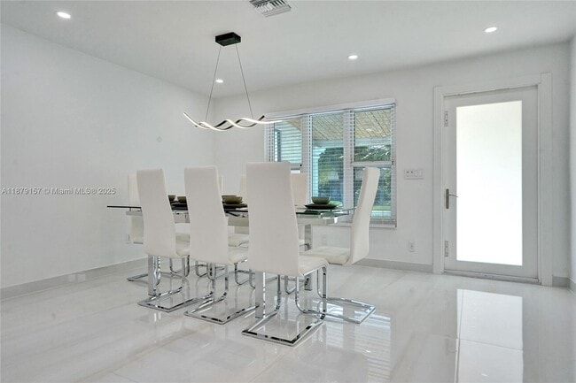Building Photo - 4530 SW 34th Dr